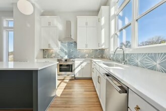 107 E 9th St in Columbia, TN - Foto de edificio - Building Photo