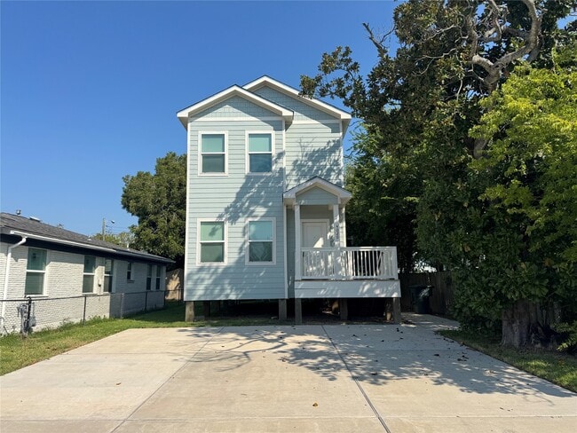 property at 3615 1/2 Ursuline St