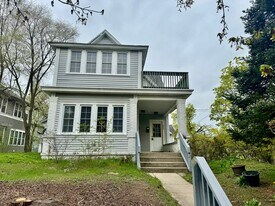 12 Fairbanks St NE in Grand Rapids, MI - Building Photo