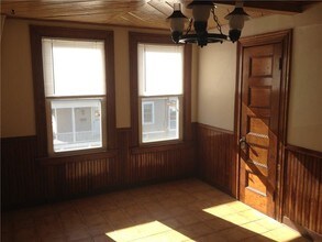 51 Summer St in Westerly, RI - Foto de edificio - Building Photo