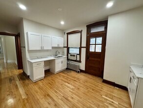 2205 W Grace St in Chicago, IL - Building Photo - Building Photo