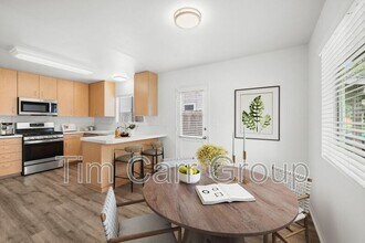 375 Woodland Pl in Costa Mesa, CA - Building Photo - Building Photo