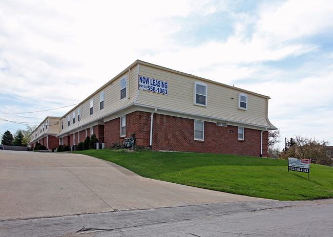 Caprice Chateau Apartments in Overland Park, KS - Foto de edificio - Building Photo