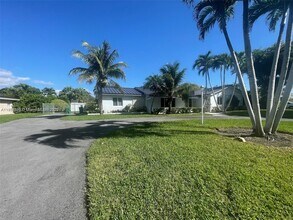 8785 SW 176th Terrace in Palmetto Bay, FL - Building Photo - Building Photo