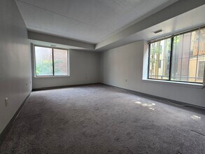 1243 Beacon St, Unit 2D in Brookline, MA - Building Photo - Building Photo