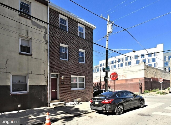 1554 N Lawrence St in Philadelphia, PA - Foto de edificio - Building Photo