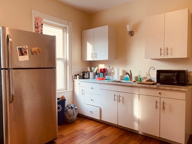 26 Taft St, Unit 1 in Boston, MA - Foto de edificio - Building Photo