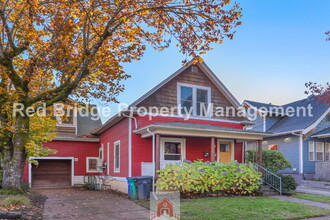 1422 SE Marion St in Portland, OR - Foto de edificio - Building Photo