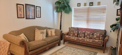 107 E Bahama St in South Padre Island, TX - Foto de edificio - Building Photo