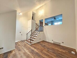 571 White Birch Rd in Lindenhurst, IL - Building Photo - Building Photo