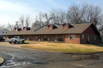 210 N Ash Ave in Broken Arrow, OK - Foto de edificio - Building Photo