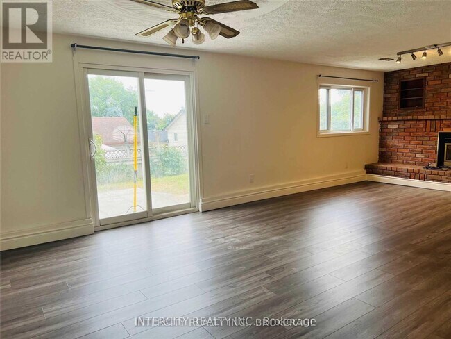 5 Browning Trail in Barrie, ON - Building Photo - Building Photo