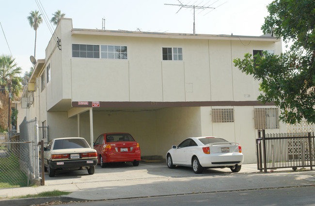 252 N Bonnie Brae St in Los Angeles, CA - Foto de edificio - Building Photo