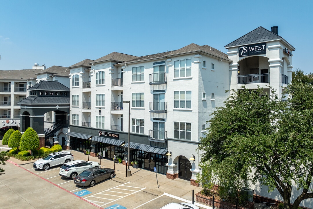 75 West in Dallas, TX - Building Photo