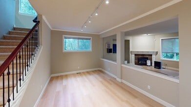 110 Ilwaco Pl SE in Renton, WA - Building Photo - Building Photo