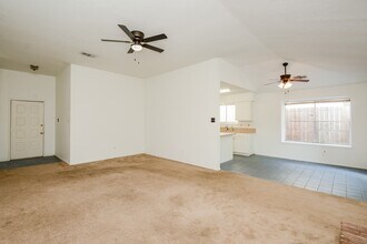 8018 Sweetgum Trace Dr in Houston, TX - Building Photo - Building Photo
