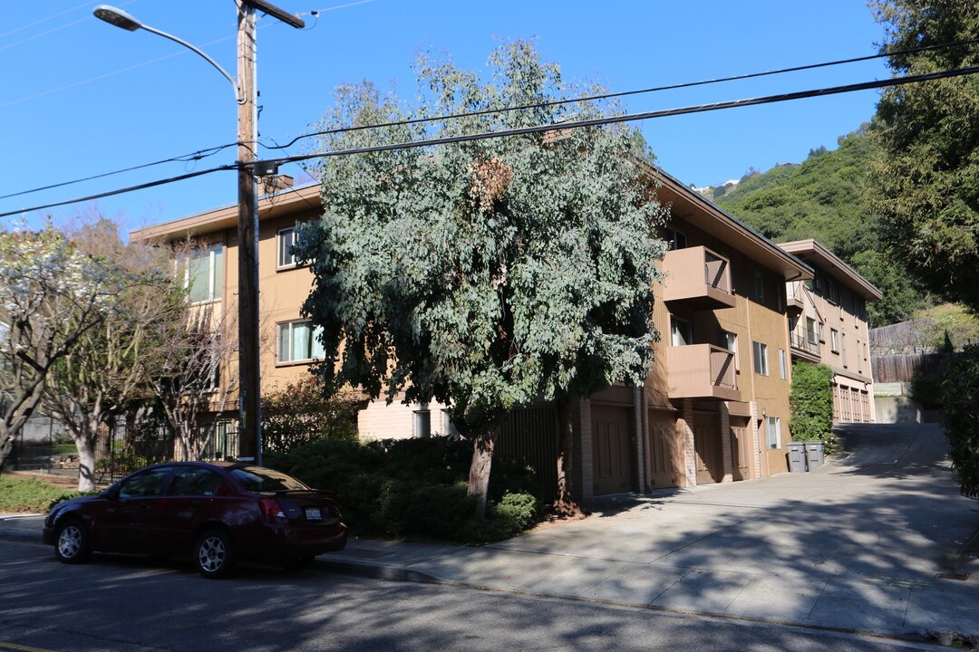 7610-7620 Mountain Blvd in Oakland, CA - Building Photo