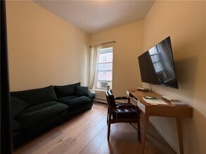 42 Clermont Ave in Brooklyn, NY - Foto de edificio - Building Photo