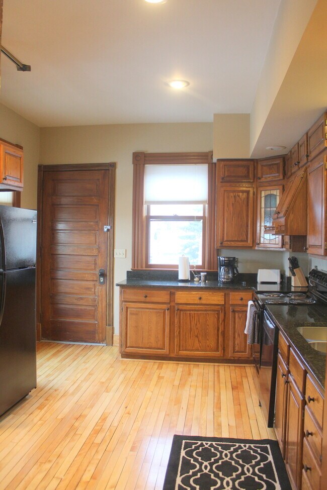 653 5th St E in St. Paul, MN - Building Photo - Building Photo