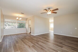 2319 Surrey Ln, Unit 00.E.201.1 in Clearwater, FL - Building Photo - Building Photo