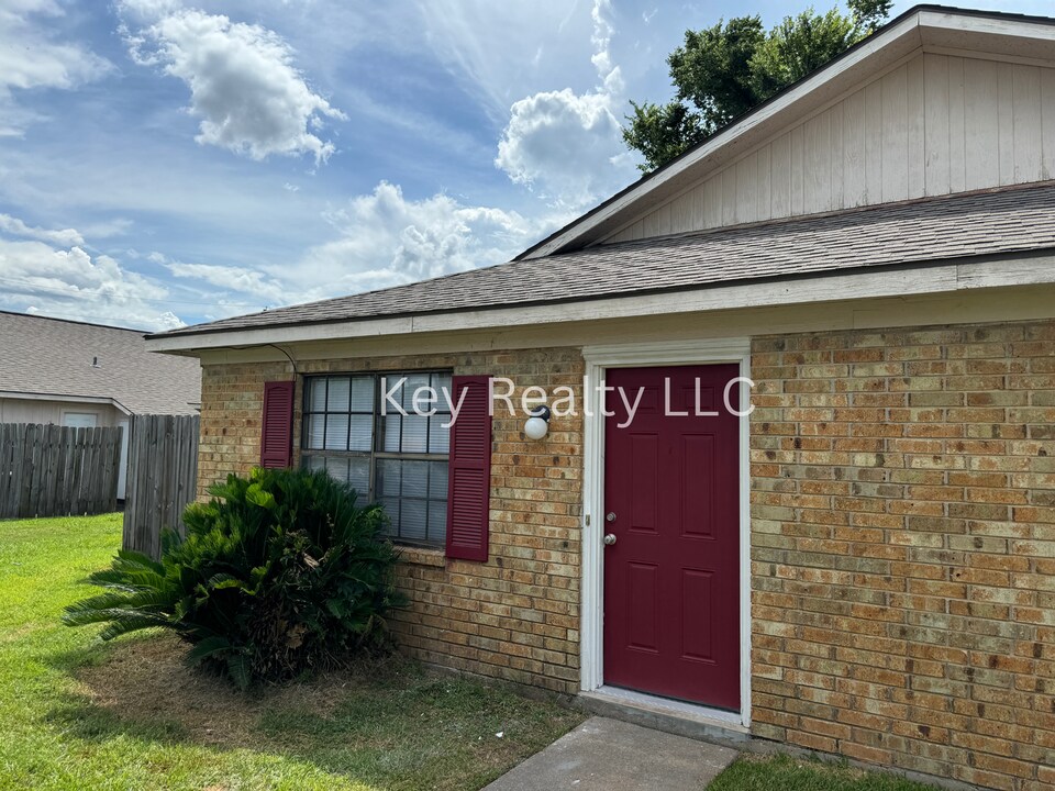 6014 Quail Ridge in Alexandria, LA - Building Photo