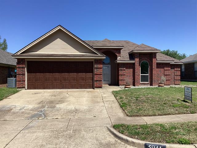 5941 Sundown Dr in Watauga, TX - Building Photo