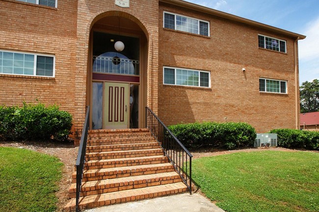 Hillcrest at Brookhaven in Atlanta, GA - Building Photo - Building Photo