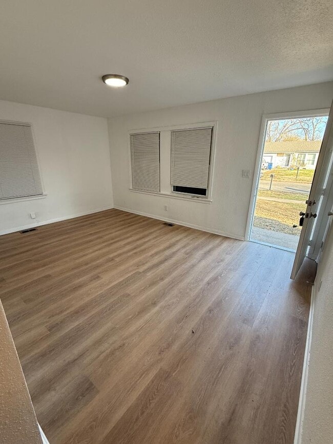 2607 N Madison Ave in Wichita, KS - Building Photo - Building Photo