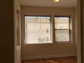 3216 W Argyle St, Unit 2 in Chicago, IL - Building Photo - Building Photo