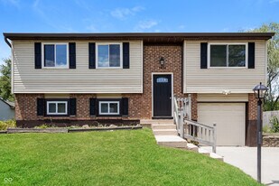 7516 Inverness Dr in Indianapolis, IN - Building Photo