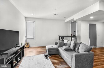 2411 Kensington Ave in Philadelphia, PA - Building Photo - Building Photo