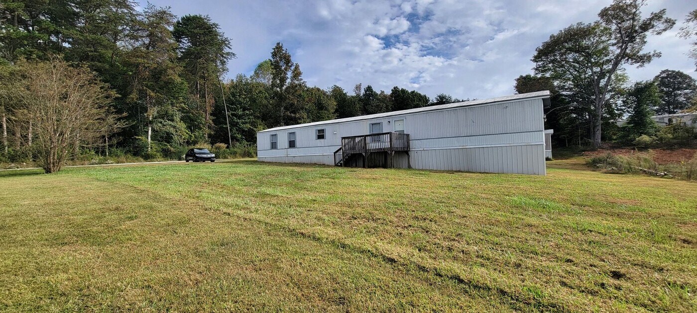 906 Legacy Ln in Haw River, NC - Building Photo