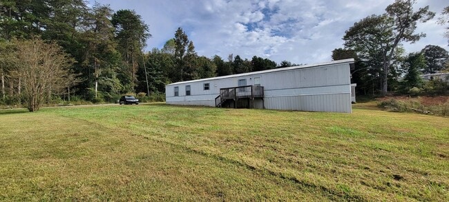 property at 906 Legacy Ln
