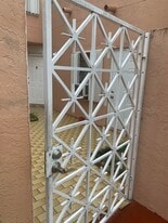 4150 W 10th Ln, Unit Mango Hill in Hialeah, FL - Building Photo