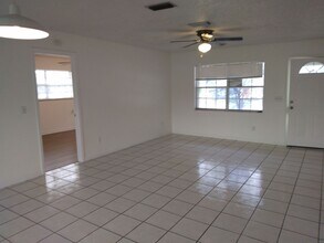 5076 Wellington Rd in Spring Hill, FL - Building Photo - Building Photo