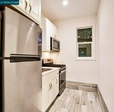 1351 Eastshore Dr in Alameda, CA - Building Photo - Building Photo