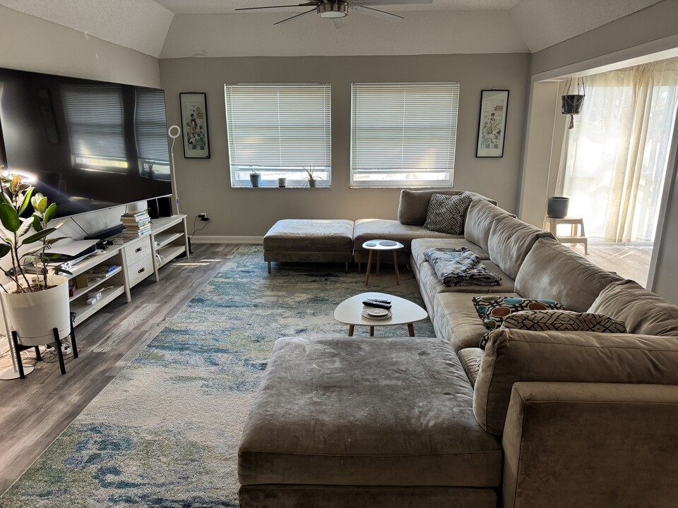 604 Cordova Green in Largo, FL - Building Photo