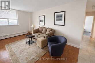 541 Blackthorn Ave in Toronto, ON - Building Photo - Building Photo