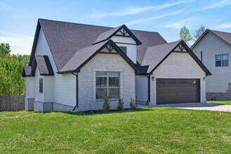 1071 Barnhill Rd in Clarksville, TN - Building Photo - Building Photo