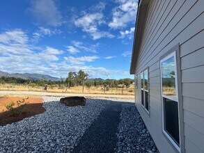 11303 Quartz Hill Rd in Redding, CA - Building Photo - Building Photo