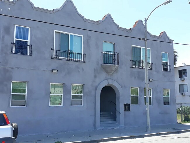 HAP PARTNERS V LLC-4234 in Los Angeles, CA - Building Photo - Building Photo