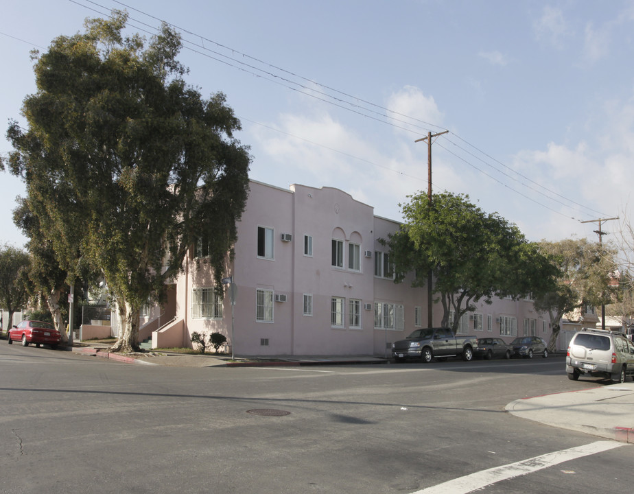 Hollywood West Apartments in Los Angeles, CA - Building Photo