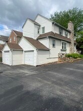 1404 Greywall Ln in Wynnewood, PA - Building Photo - Building Photo