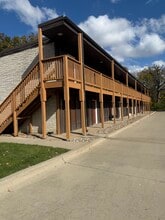 Douglas Oaks in Des Moines, IA - Building Photo - Building Photo