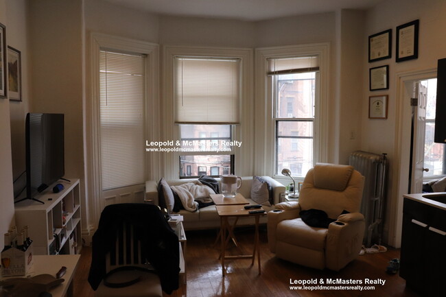 229 Newbury St, Unit 2 in Boston, MA - Building Photo - Building Photo