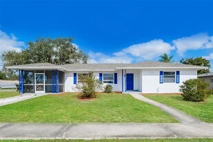 7117 Cambridge St in Spring Hill, FL - Building Photo