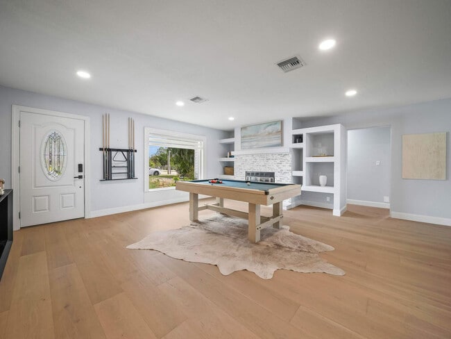 4211 Lakeview Dr