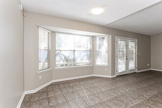 8338 Lakemont Dr in Jacksonville, FL - Building Photo - Building Photo