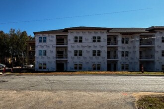 Gateway at the Green in Greenville, SC - Building Photo - Building Photo