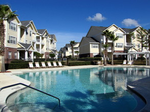 Colonnade at Regency in Jacksonville, FL - Foto de edificio - Building Photo